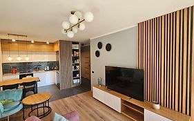 Apartament przy Loftach u Scheiblera parking podziemny, Śniadaniownia